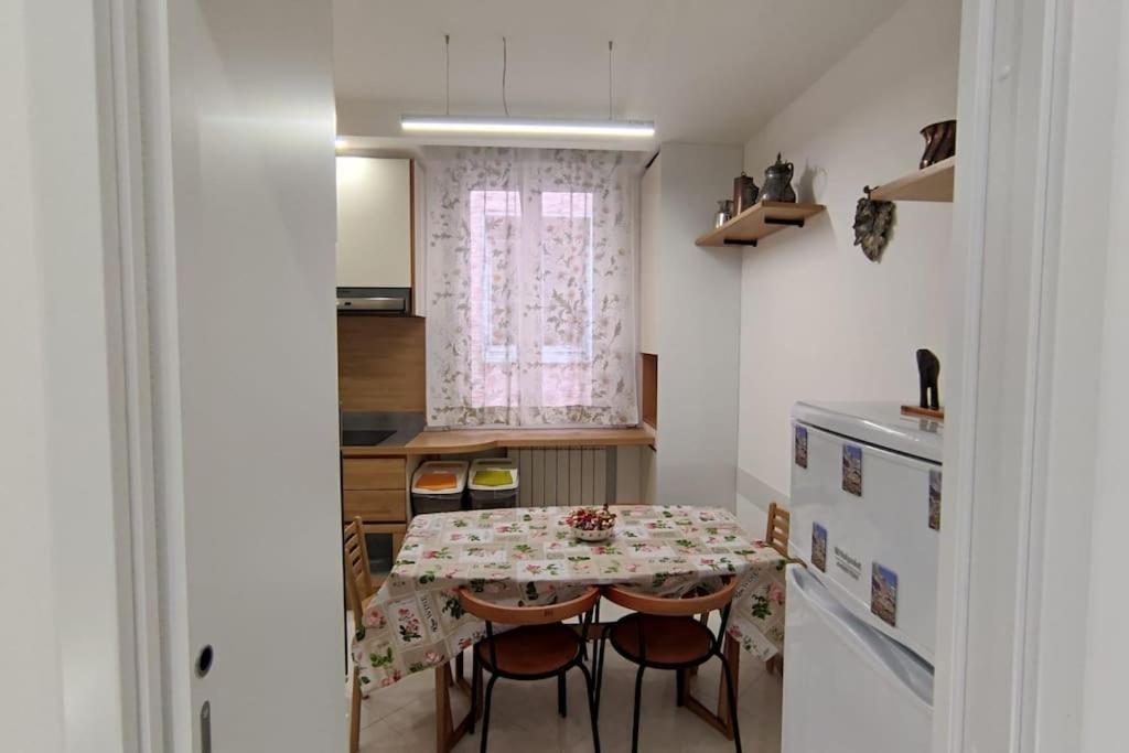 Elegante Alloggio Zona Storica Lecco Exterior photo